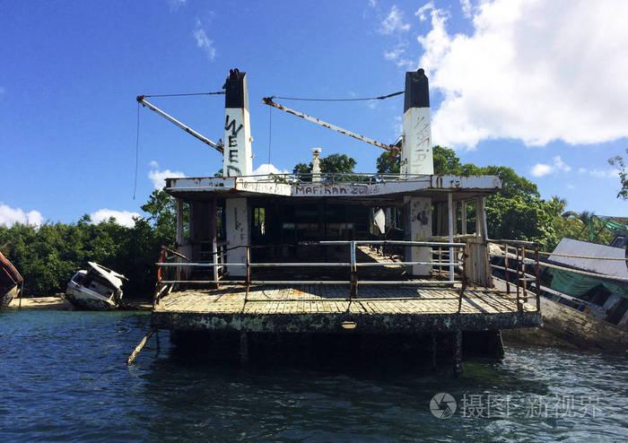 瓦努阿图埃法特港的沉船事件