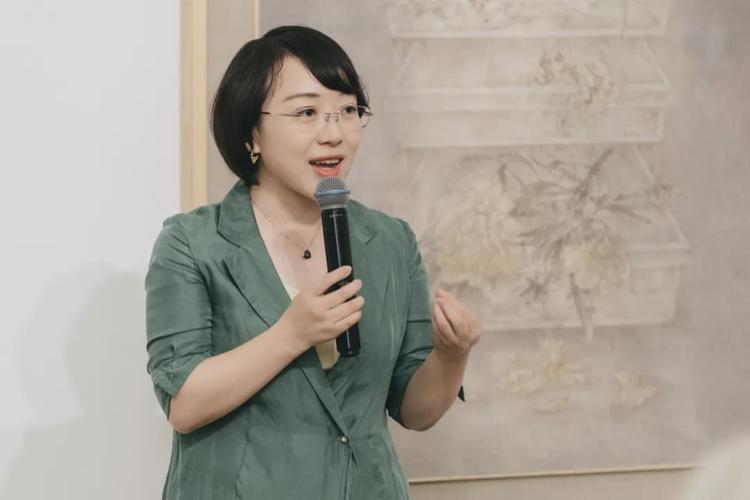 今日美术馆晏燕副馆长致欢迎辞