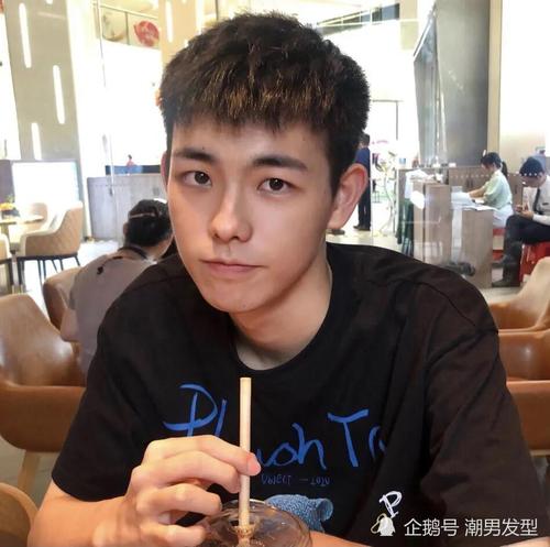 1,男生"短碎发"发型