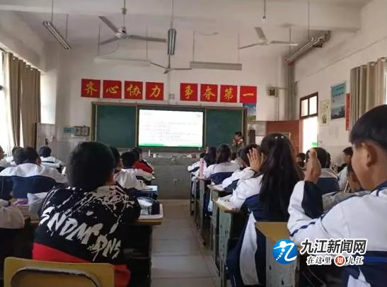 心念一线,情系课堂——付卯生到德安二中随堂听课