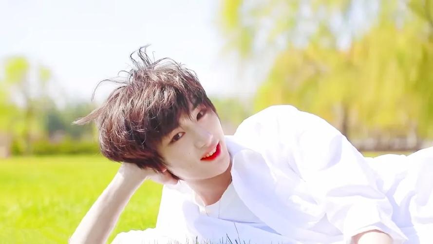 seven-wn  6月22日 12:29   关注  丁程鑫 神仙背景