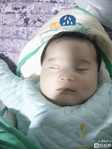 宝妈们看看我儿子是不是大小脸