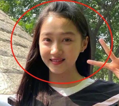 关晓彤回校拍毕业照生图暴露了23岁的真实状态这皮肤我看愣了