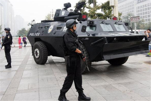 中国"暴龙"反恐防暴装甲车,霸气十足,静中有动,威风凛凛