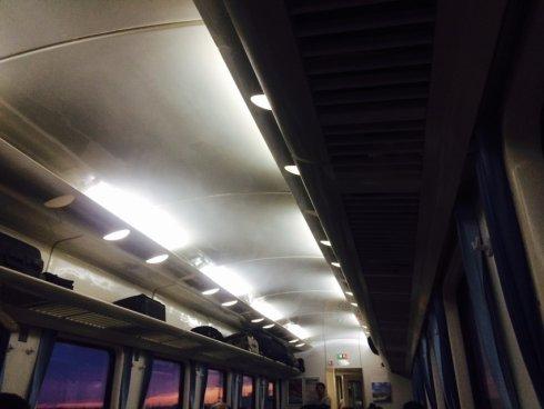 开往北方的列车:窗外的风景