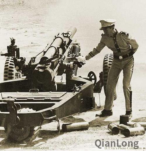 1970年的南越军校 m102榴弹炮做教具