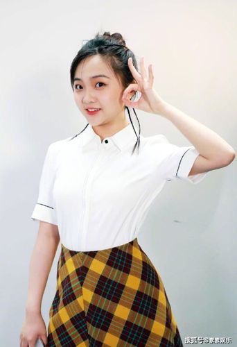 原创21岁林妙可晒自拍照:衣品颜值改变很大,又美又俏招人喜欢