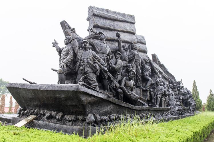 6月22日我们一行8人分乘两部车