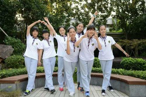 中国哪些中学有好看的校服?