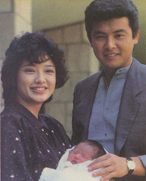 山口百惠连续15年登"最理想的名人夫妇",曾为儿子怒扇