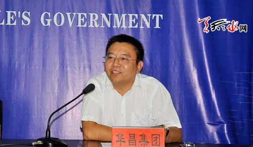 据了解,本次比赛分公开组,本地组和迷你龙舟组三个组,公开组设置22人