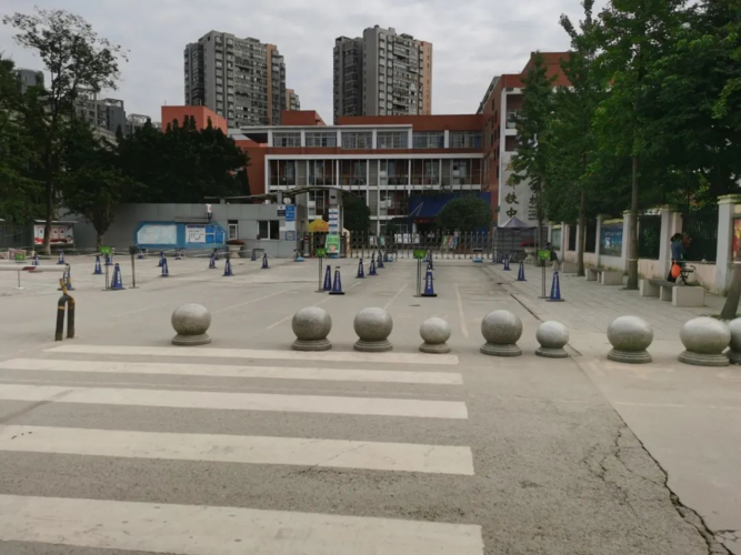 成都市铁中府河学校