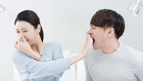 刷牙时需要"刷舌头"吗?大多数人做错了,怪不得口气长期有异味