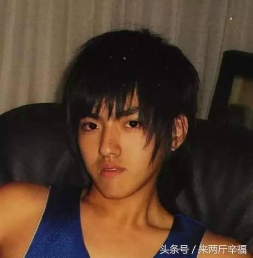 出道前 前后还是有点变化的,以前有点地包天!