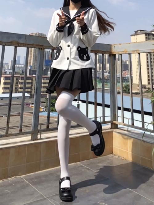 今日份幼稚园加过膝袜搭配来啦_穿搭_jk制服_裙子_琉璃_jk_时尚_穿搭