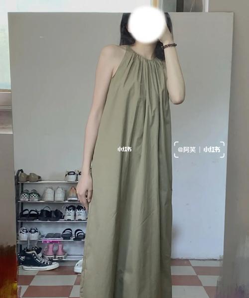 挂脖式连衣裙又遮肚子又遮斜方肌漏出直角肩_连衣裙_直角肩_挂脖