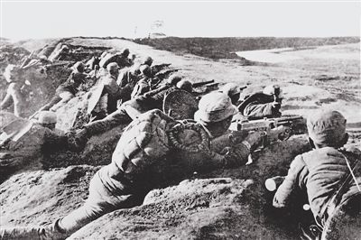 这是新四军在英勇阻击日寇.新华社发(资料照片)