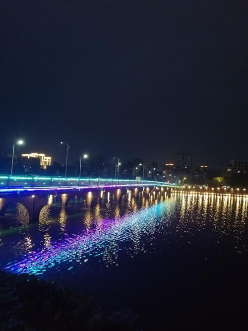 高州鉴江河堤风光.