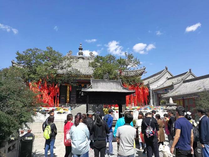 2)  菩萨顶---藏传佛教领袖寺院(小布达拉宫),十大黄庙之一.