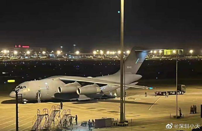 胖妞运20飞抵上海! 胖妞不是民航机,是空军运输机.
