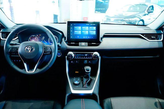 变魔术般塞进电池组 还有四驱版 一汽丰田荣放phev实拍简评