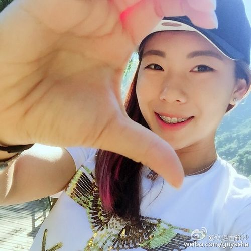 古雅沙晒出游照变身阳光美少女