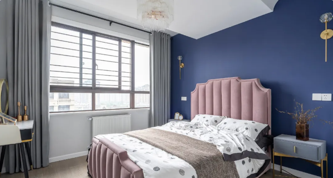 想要卧室不再单调学学人家这样装床头背景墙好看又有趣