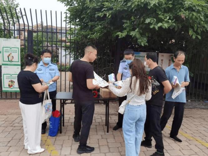 河西监狱走进社区,走进校园,持续开展"我为群众办实事"活动,为群众