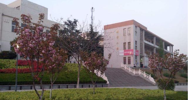 扬州江海学院是中专还是大专