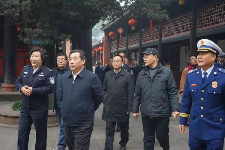 中共成都市委常委政法委书记廖仁松率队到文殊院视察节前安全工作