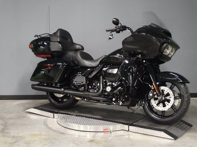 小贸版独有车型三箱的哈雷至尊版公路滑翔