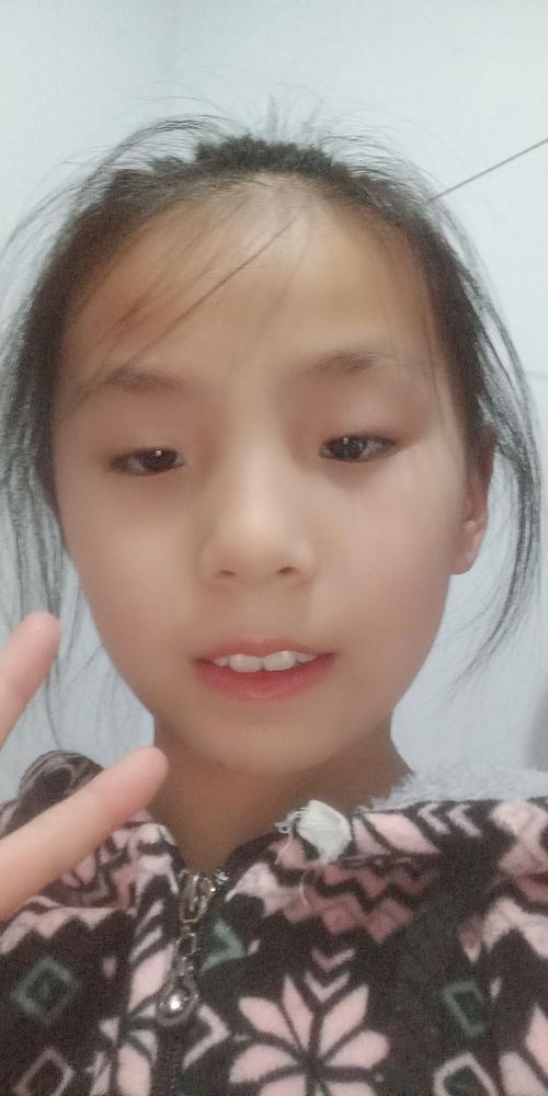 女儿整天拿我的手机自拍