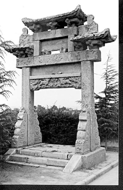 铜川药王山"第一石牌坊"被撞 修复约需54万