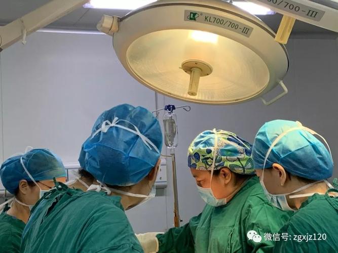 手术很顺利,祝她早日康复!