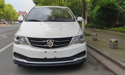 宁波2021年4月宝骏7302021款15l手动时尚型7座白色自动档