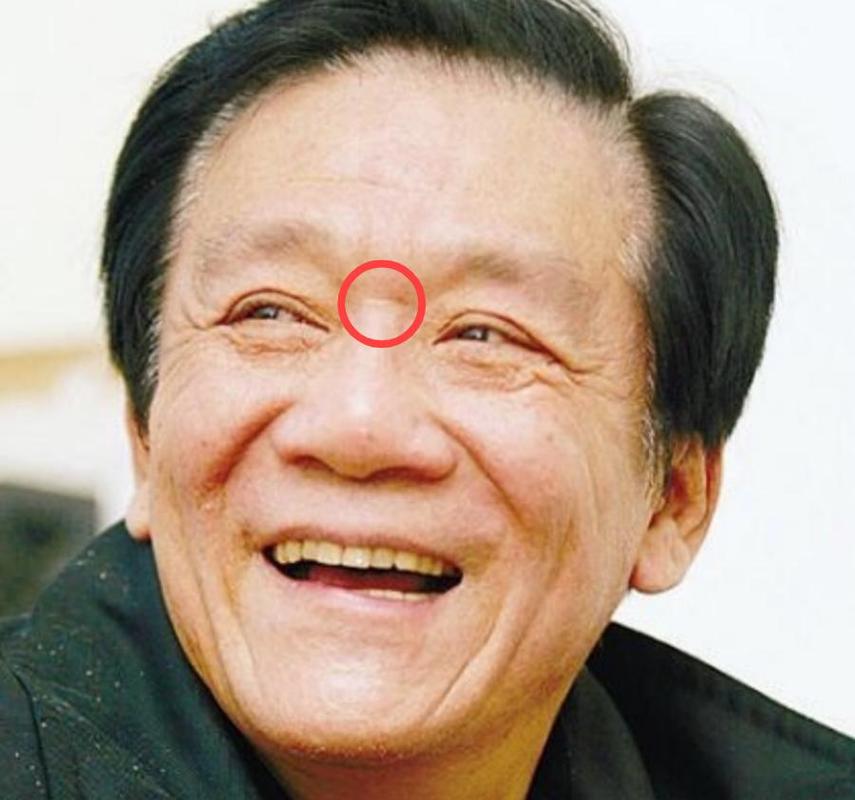 印堂发红或紫红如果眉间出现颜色变化那你的肺脏功能基本正常如果宽度