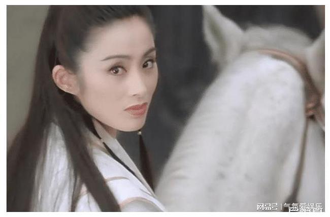 张敏回眸一笑百媚生令人无法抵抗的倾城