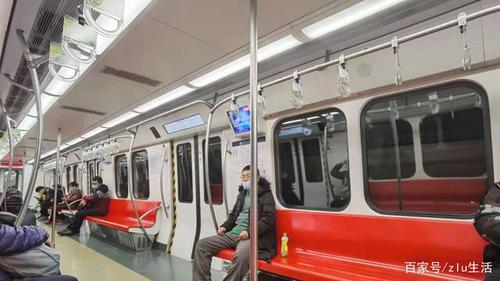 北京地铁1号线新老车陆续更换电子屏 预计明年3-4月