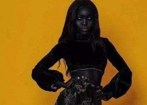 全球最黑的女模特,全身上下"黑不溜秋",却美得让人窒息!