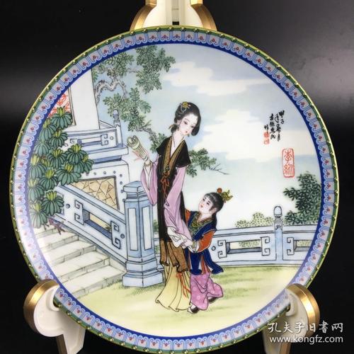 十二金钗造型由国家工艺美术大师赵惠民设计,直径约22厘米,带原盒证书