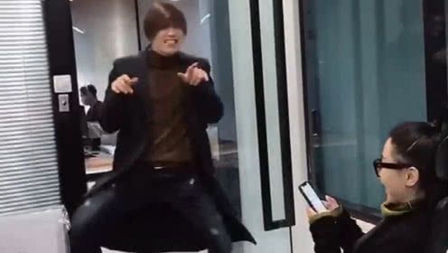 海飞丝和飘柔怎么不找你代言?乌鸦哥飘了,敢在老板面前放肆了!