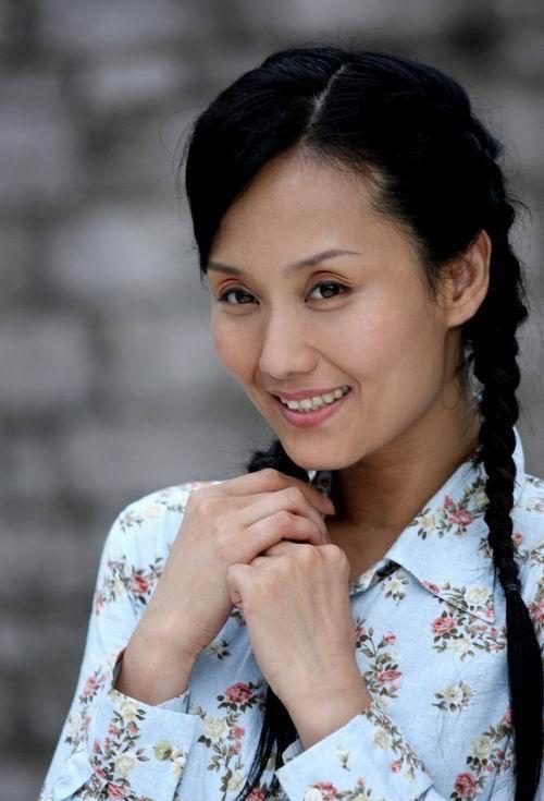 著名演员李颖嫁富豪却为人低调一双子女一个比一个厉害