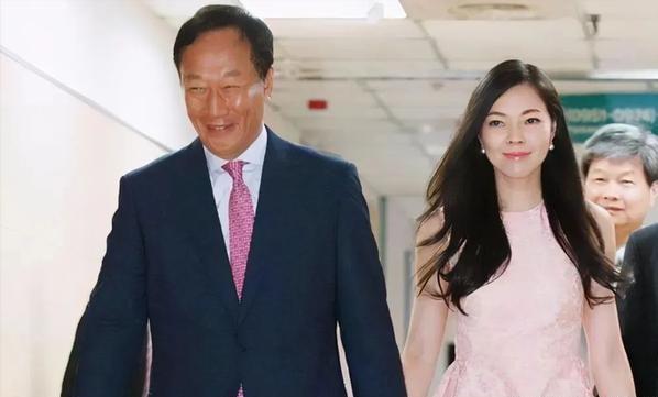 台湾首富郭台铭50多岁拥有两胎儿女双全妻子生三胎身材仍火辣