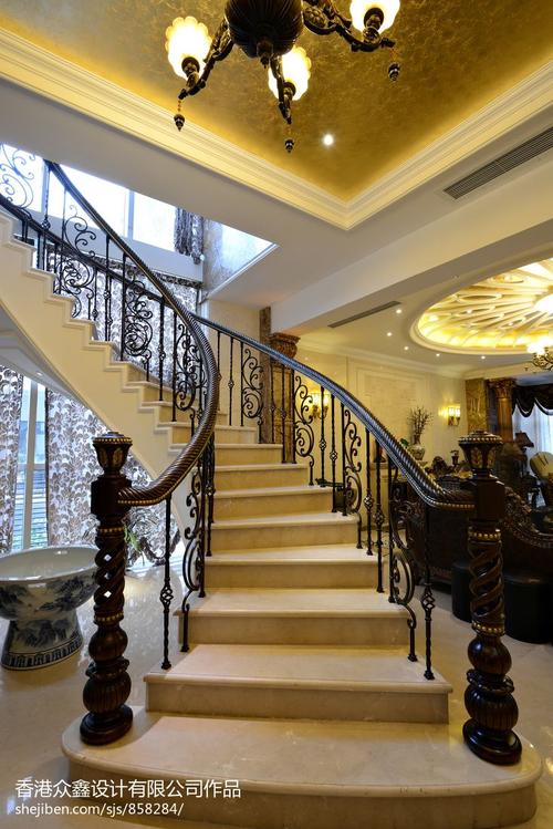 别墅欧式旋转楼梯装修效果图