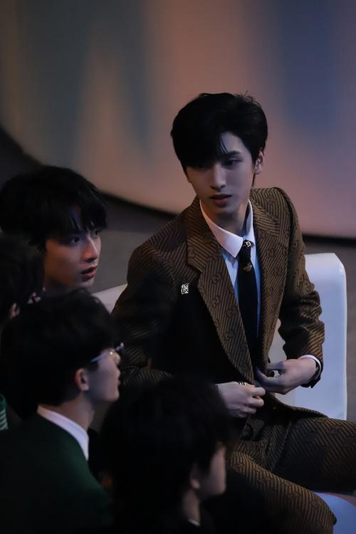 快给我发严浩翔霸总图