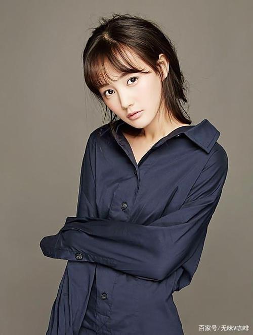 明星李一桐高清写真:她笑容非常甜美,笑起来有一双月牙般的眼睛