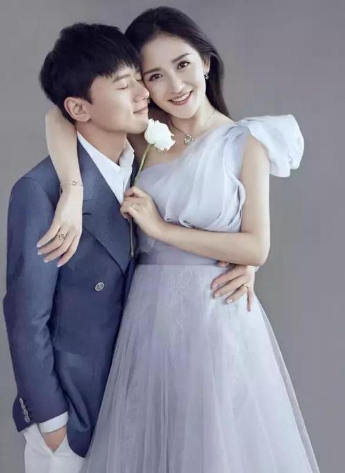 张杰和谢娜结婚这么久了,居然又拍了组婚纱照!