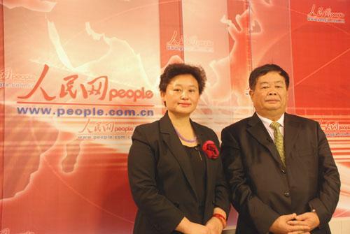 曹代腾2006年回国,被曹德旺"发配"到湖北的汽车制造企业"搬玻璃".