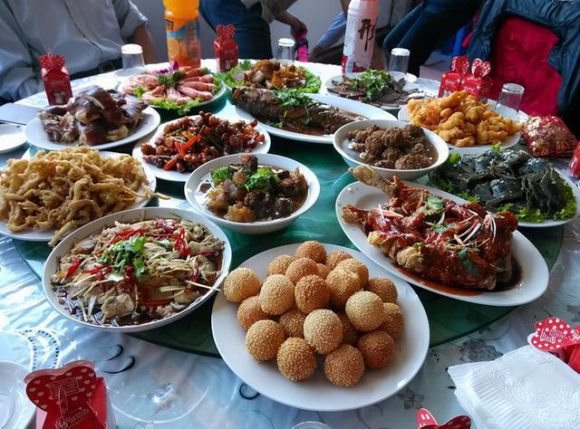 农村吃酒席这3种人要注意了你的行为已经引起同桌人讨厌了