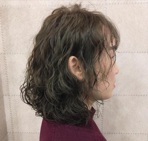 2020冬季流行全头烫卷卷发型,蓬松时尚又保暖,真洋气